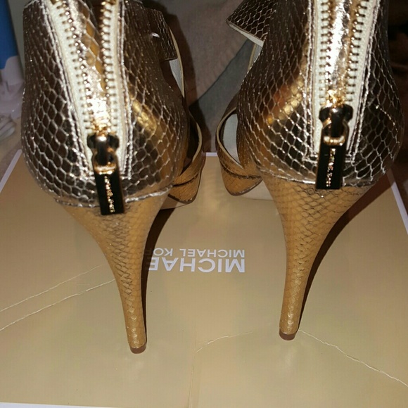 Micheal Kors - Picture 2 of 4