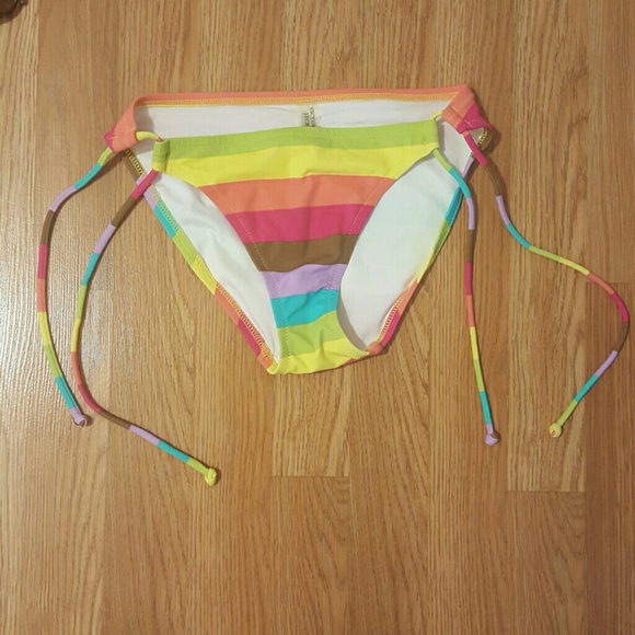 DONATED* 🌞 Victoria's Secret Swim Bottom - Picture 3 of 3