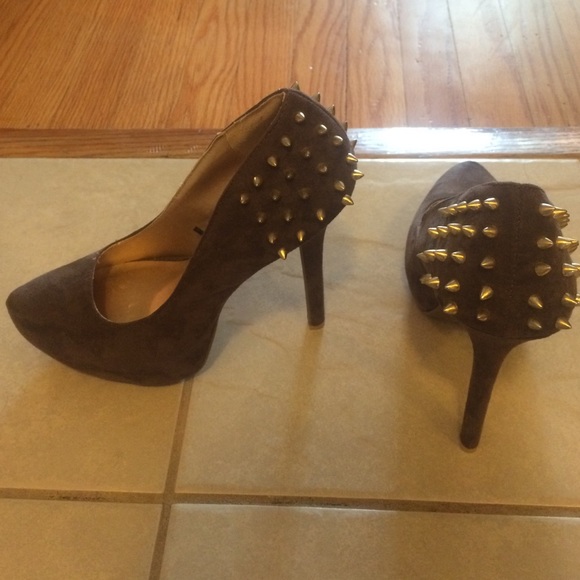 Shoes - Picture 2 of 3