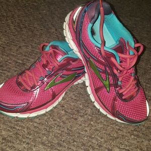 Women's Brooks GTS15 Red running shoes 10.5