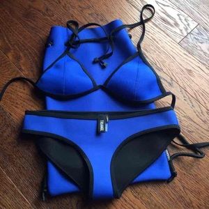NWOT Chloe Malibu Blue Triangl Bottoms And Bag