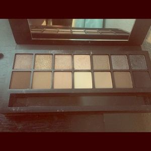 Smashbox eye shadow pallet.