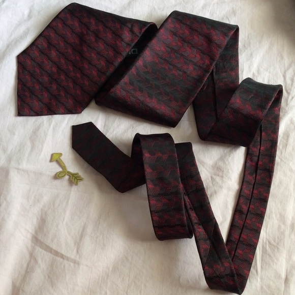 DKNY Other - DKNY Red Wine Arrow Print Tie Safe Yet Wild Stripe DKNY Other - DKNY Red Wine Arrow Print Tie Safe Yet Wild Stripe