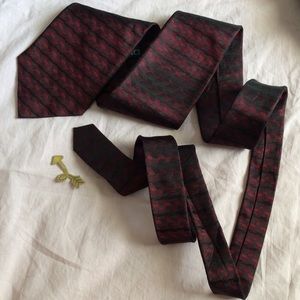 DKNY Accessories - DKNY Red Wine Arrow Print Tie Safe Yet Wild Stripe DKNY Accessories - DKNY Red Wine Arrow Print Tie Safe Yet Wild Stripe