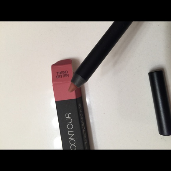 Huda Beauty Lip Contour TRENDSETTER