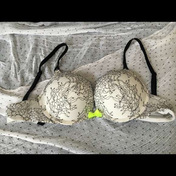Victoria's Secret Bra - 34B - Picture 1 of 4