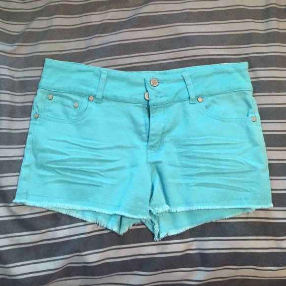 Mid rise sky blue shorts