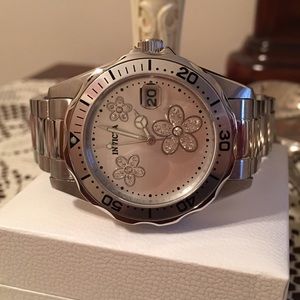 Brand New Invicta women's silver tone watch