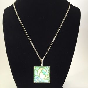 🆕💚 Green floral necklace