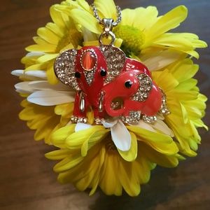 NWT Betsey Johnson elephants necklace