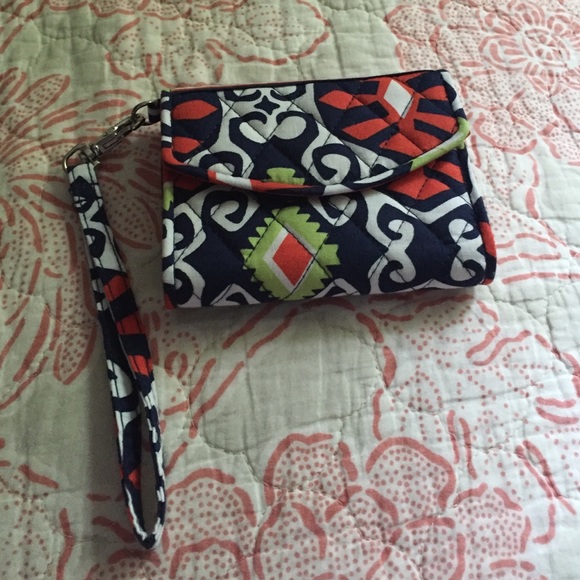 BRAND NEW Vera Bradley smartphone wristlet!