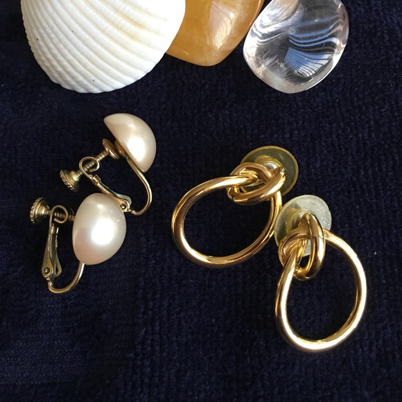 2 pair: Pearl clip and Gold pierced earring set!