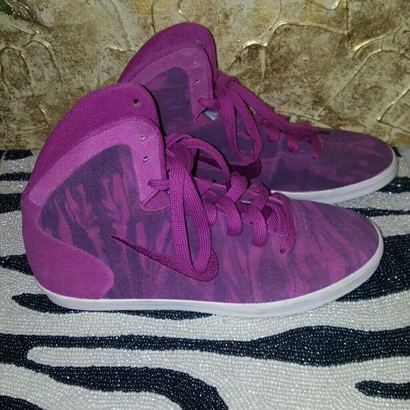 Brand new Nike high top sneakers size 8 1/2