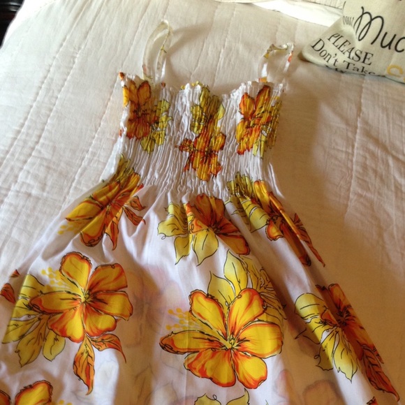 Sun dress, elastic around the breast area