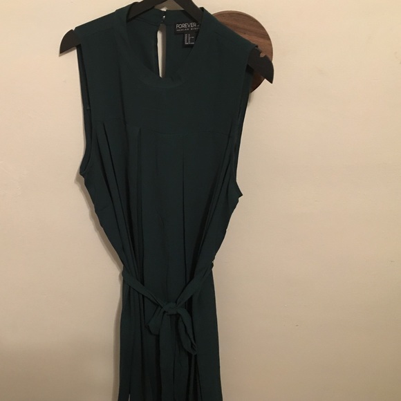 Hunter green pleated midi dress