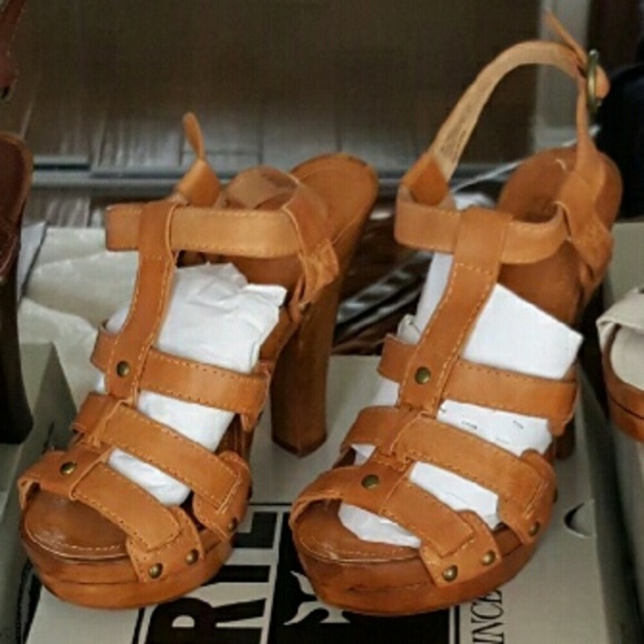 Frye Dara Tan Leather T-Strap Heels Size 8 - NEW - Picture 2 of 3