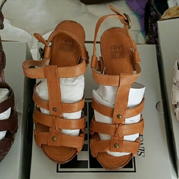 Frye Dara Tan Leather T-Strap Heels Size 8 - NEW - Picture 3 of 3