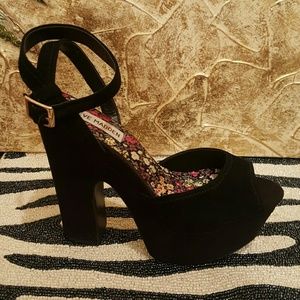 Steve Madden black suede Gurllee platform heels