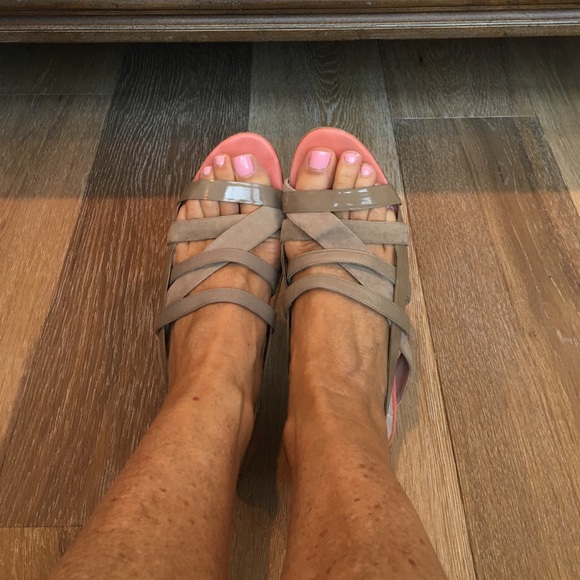 Chloe flat sandals taupe patent and suede