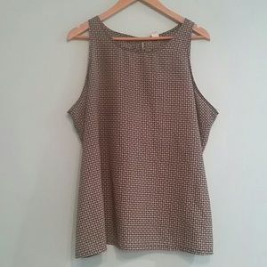 Delicate pattern tank