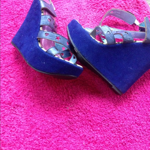 NEVER WORN WEDGES - Picture 2 of 4
