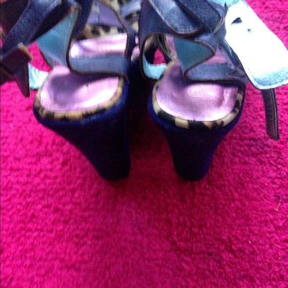 NEVER WORN WEDGES - Picture 4 of 4