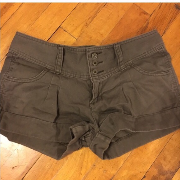 Express Shorts in Military Green