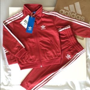 🔥🔥ADIDAS TRACK SUIT 🔥🔥( SOLD ON MERCARI )
