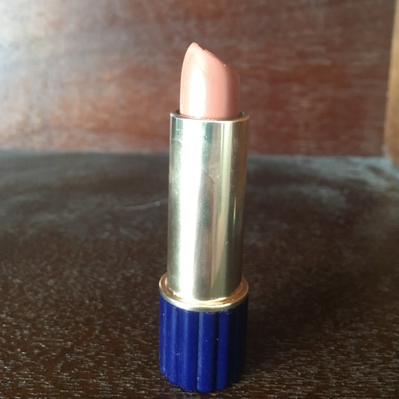 Estèe Lauder lipstick