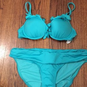 Ruffled bra top bikini