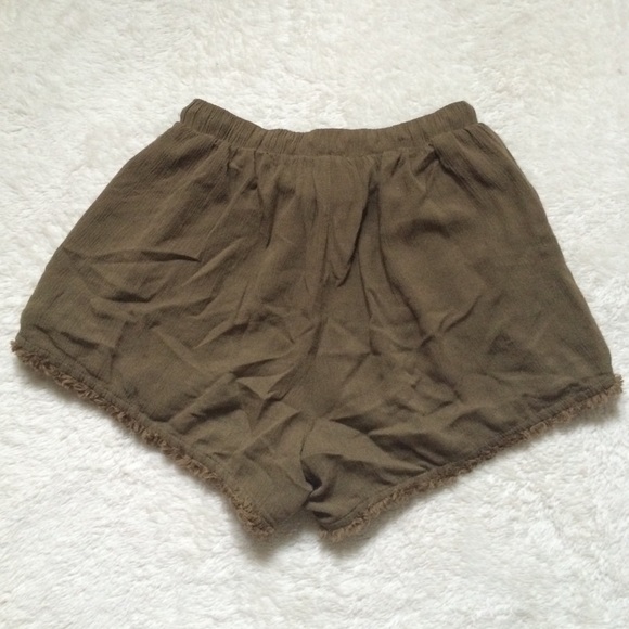NWOT Flowy Earth Green shorts - Picture 3 of 4