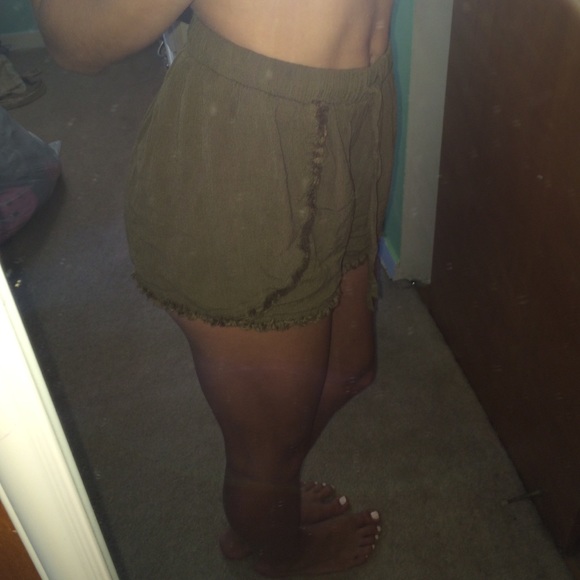 NWOT Flowy Earth Green shorts - Picture 4 of 4