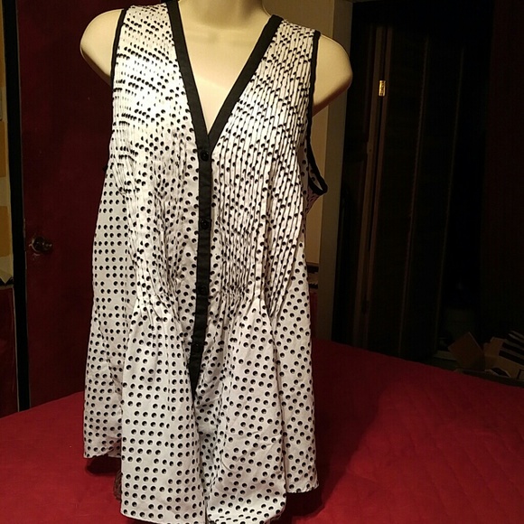 White with black polka dots top