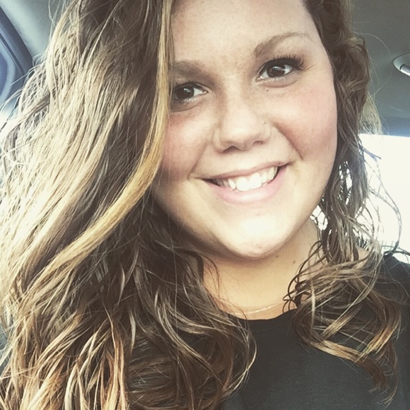 Meet your Posher, Sarah - Picture 2 of 5