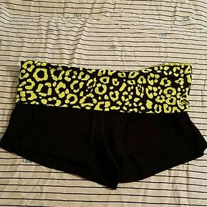 No boundaries yoga shorts