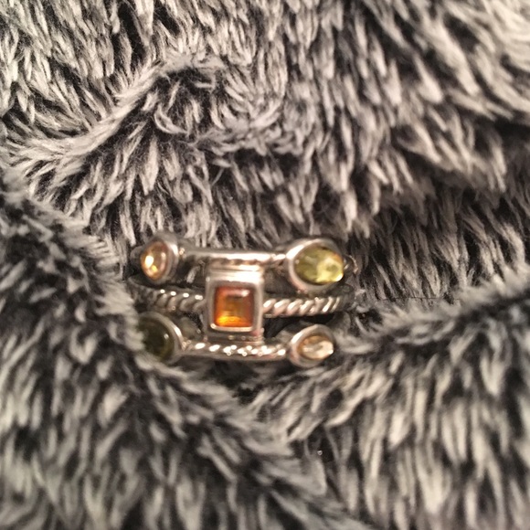 Multicolored stones ring