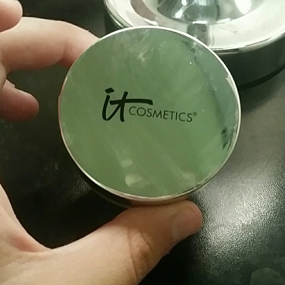 It Cosmetics Powder