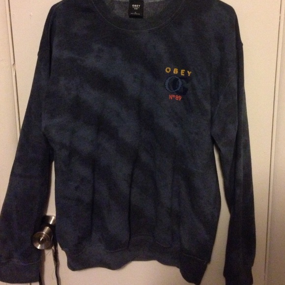 OBEY medium crew sweatshirt!!!🔥
