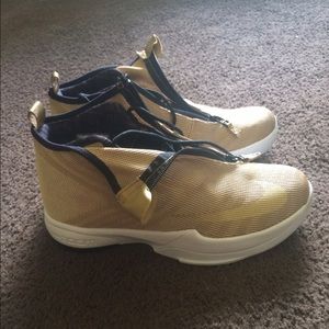 Size: 9.5