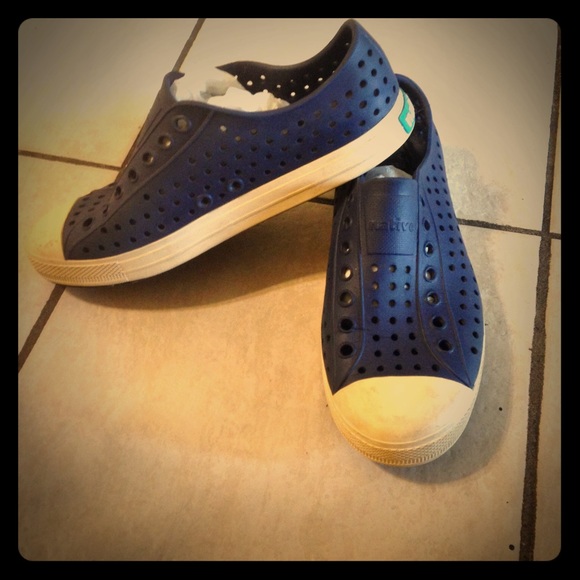 Woman's natives sz 8.5