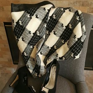 Adorable,classy skirt w/faux leather waist band