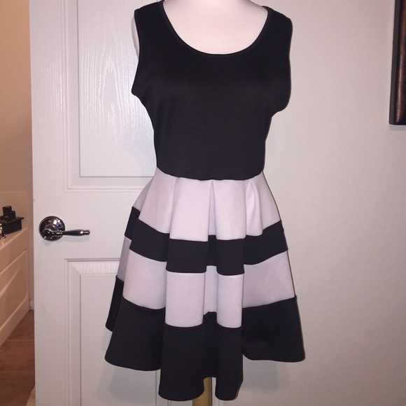 Summer short dress with cute opening in the top