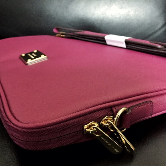 Michael Kors MacBook Pro 13" Leather Sleeve Case - Picture 4 of 4