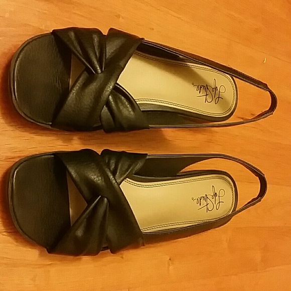 Flat shoes