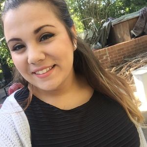 Meet your Posher, Andrea