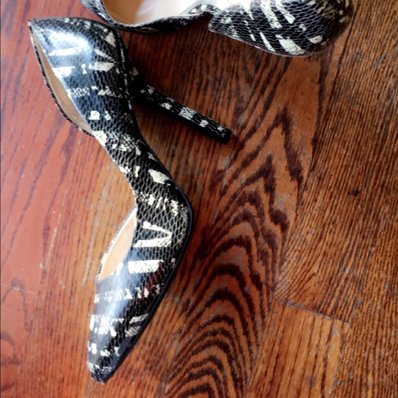 BCBG Paris snake Skin Heels - Picture 2 of 3