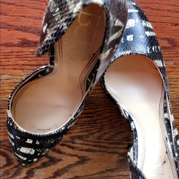 BCBG Paris snake Skin Heels - Picture 3 of 3
