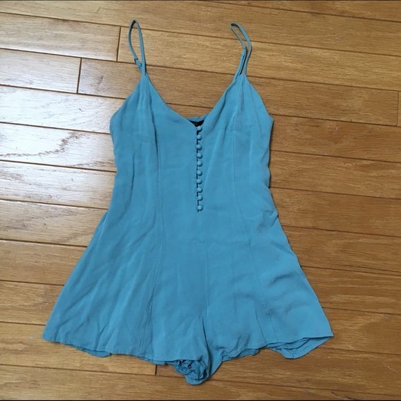 Buttoned Romper - Picture 2 of 4