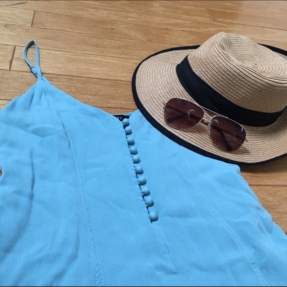 Buttoned Romper - Picture 3 of 4