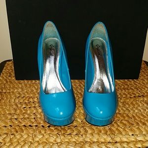 Gorgeous Turquoise Heels